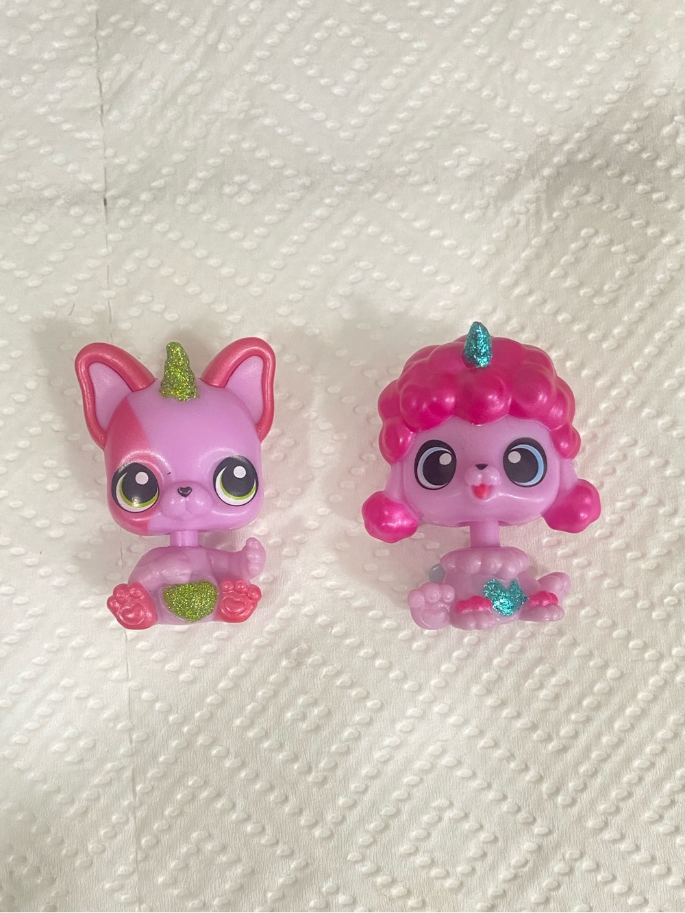 Rainbocorna Pocket Puppycorns Pink Poodle and pink Chihuahua Pet Figure Duo Zuru